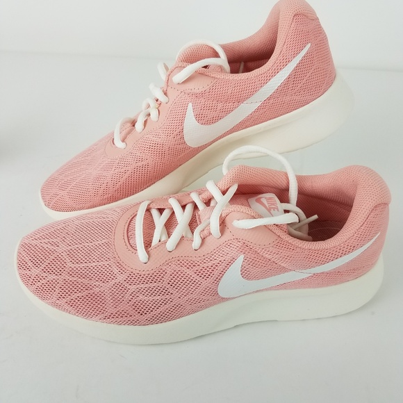 Nike Shoes - NWOT Nike Tanjun SE Running Shoe Size 7.5